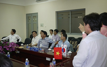 Phái đoàn các doanh nghiệp lắp ráp linh kiện điện tử Hàn Quốc tới thăm Trường